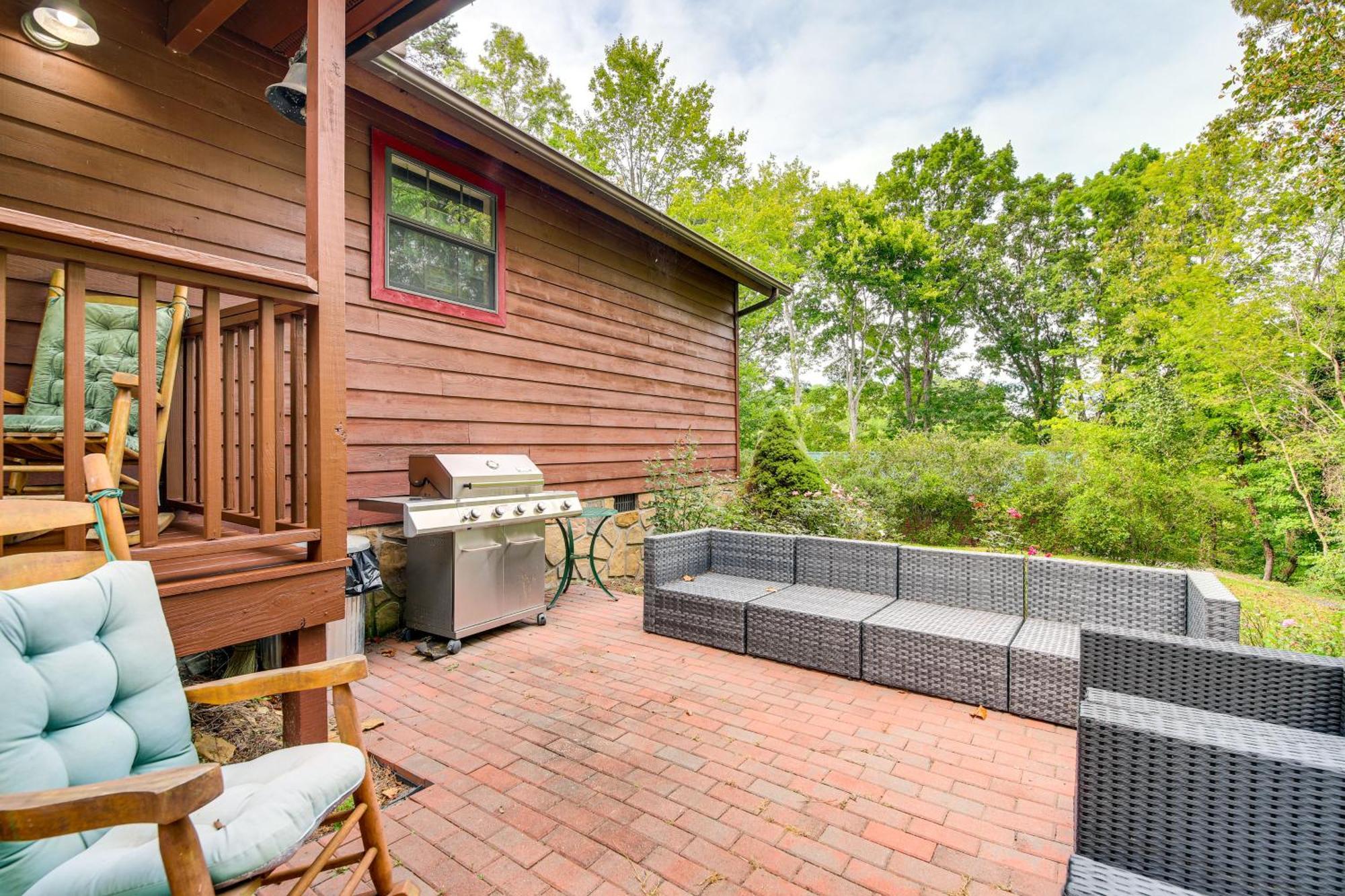 Pet-Friendly Sevierville Rental With Private Hot Tub Exterior photo